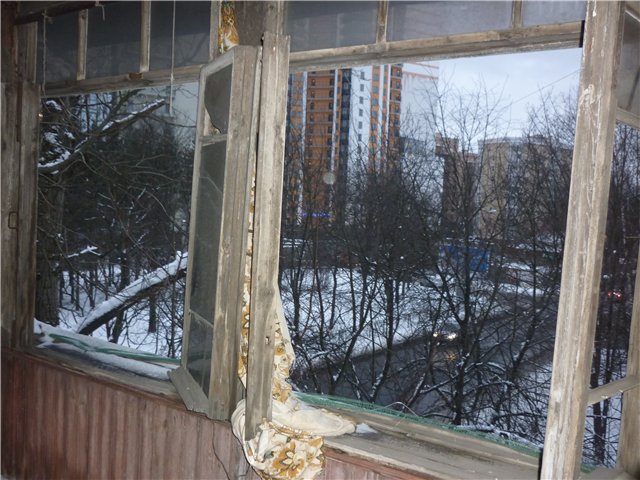 Расселённый жилой дом возле Ст.М. "Удельная"