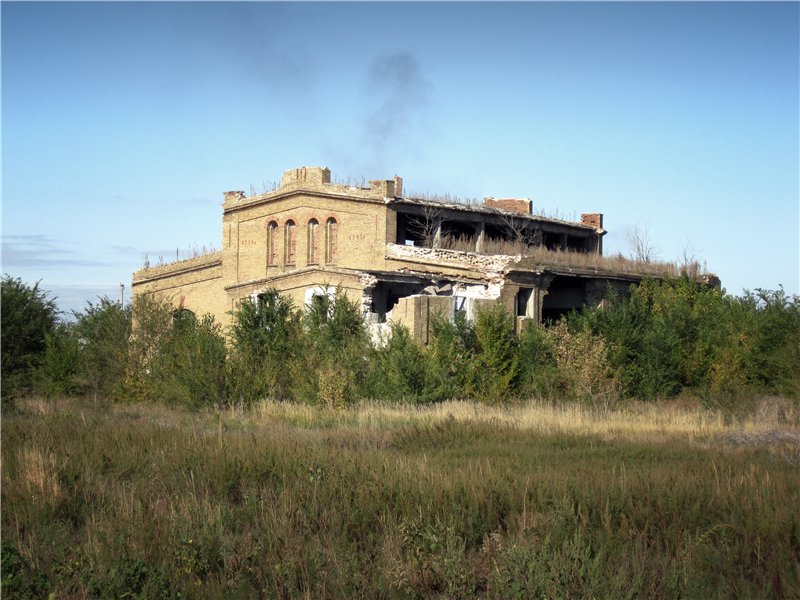 Заброшенное здание 1916 года в Саратовской области