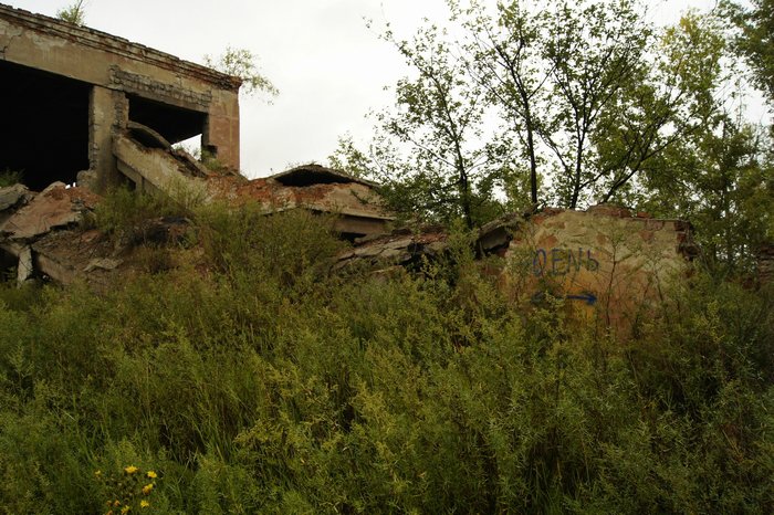 Разрушенный завод в Старом Татаурово