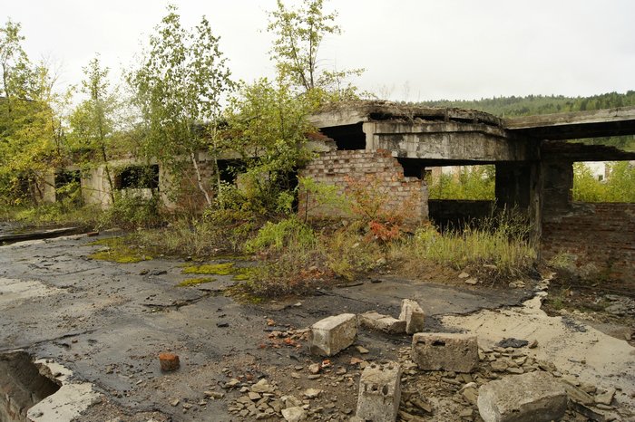 Разрушенный завод в Старом Татаурово