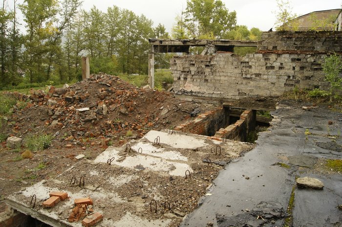 Разрушенный завод в Старом Татаурово