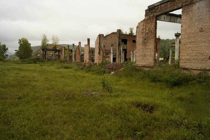 Разрушенный завод в Старом Татаурово