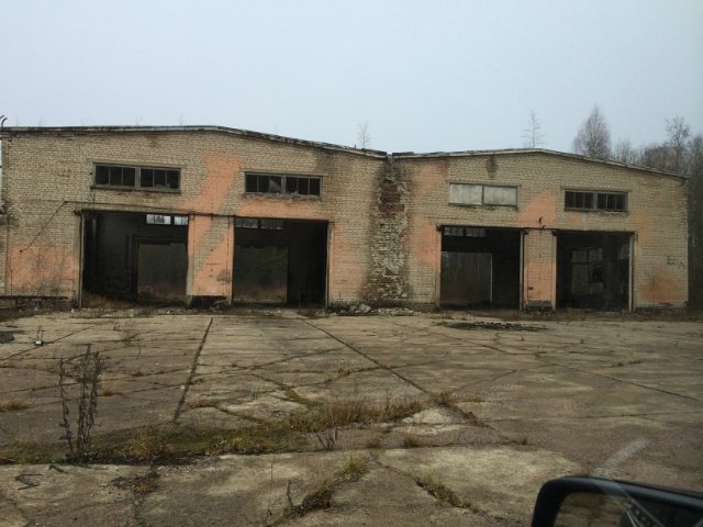 Заброшенная в/ч в поселке Стеклянный.