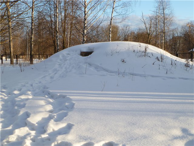 Водонопорная башня 1957 г; Землянка от бомбардировок