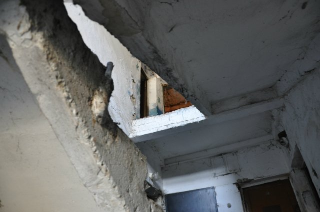 Полуразрушенная часть рядом с ПВО в с. Вознесенское