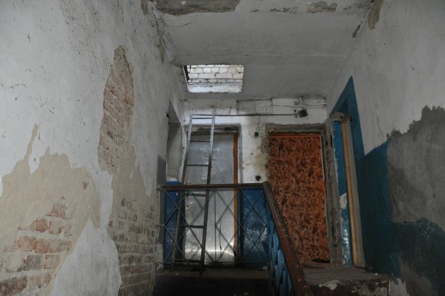 Полуразрушенная часть рядом с ПВО в с. Вознесенское
