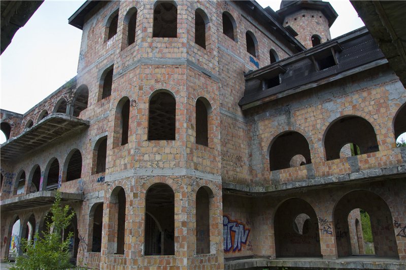 Замок в Лапалицах