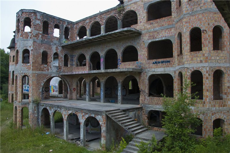 Замок в Лапалицах