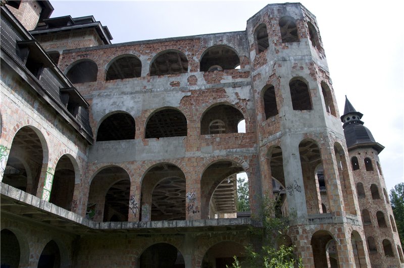 Замок в Лапалицах