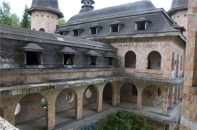 Замок в Лапалицах