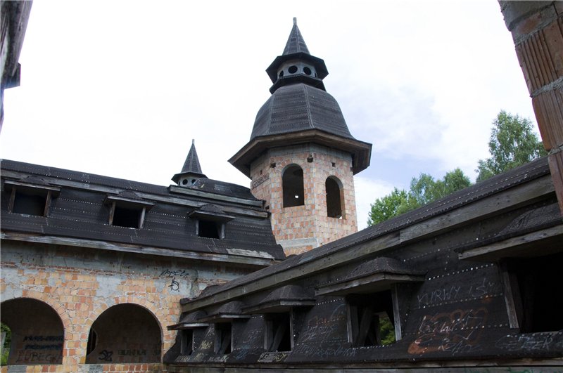 Замок в Лапалицах