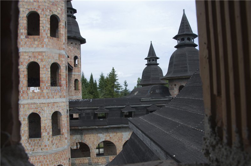 Замок в Лапалицах