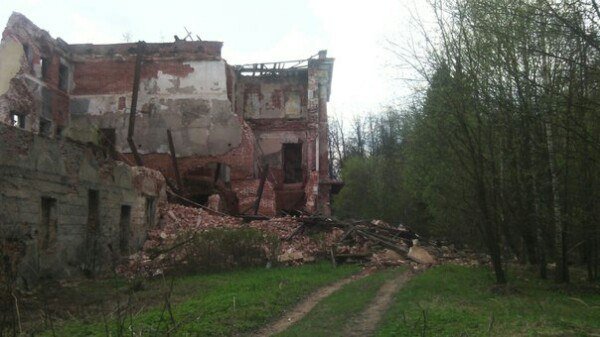 Усадьба Гребнево + обвалившаяся часть здания.