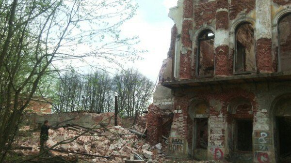 Усадьба Гребнево + обвалившаяся часть здания.