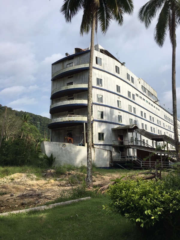 Заброшенный отель - корабль 